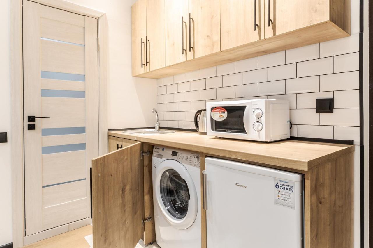 לבוב Modern Apartment In The Old City מראה חיצוני תמונה
