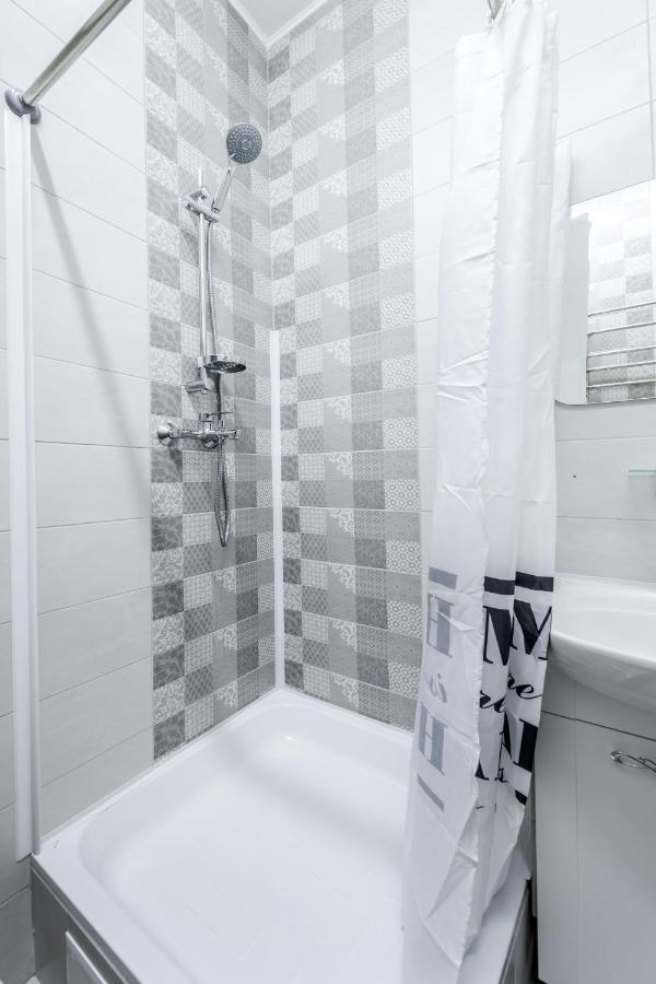 לבוב Modern Apartment In The Old City מראה חיצוני תמונה