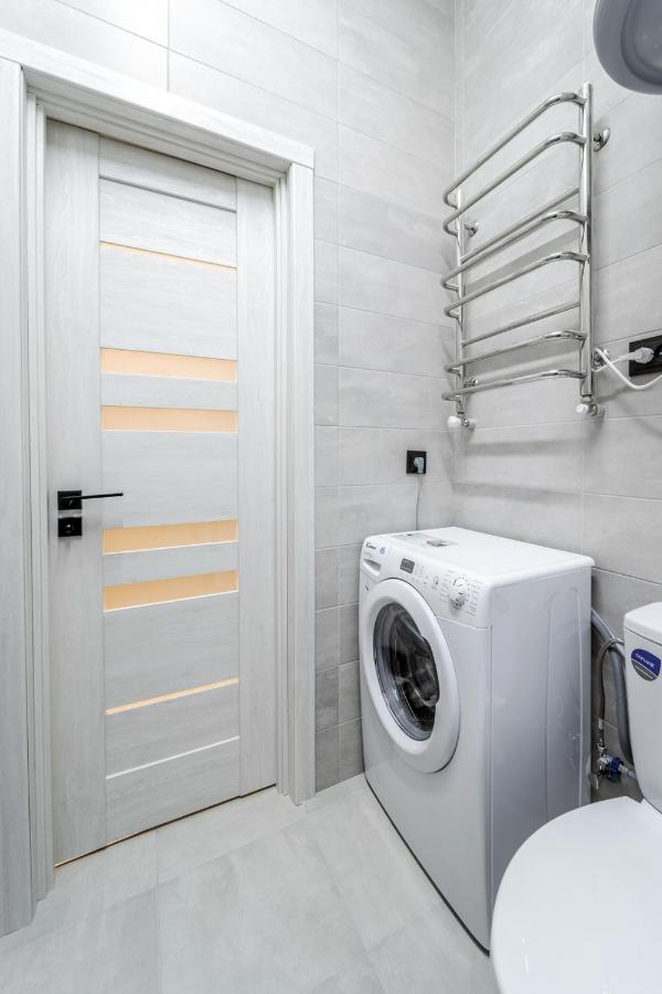 לבוב Modern Apartment In The Old City מראה חיצוני תמונה