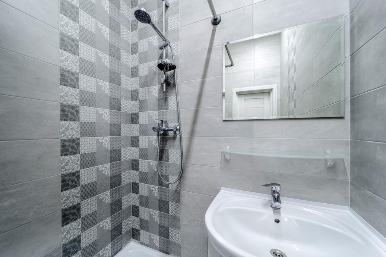 לבוב Modern Apartment In The Old City מראה חיצוני תמונה